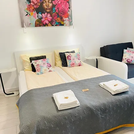 Trzy Sosny Okrzei 1c Bezplatny Parking ! *
